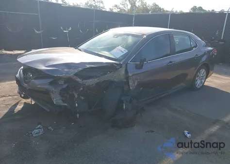 2020 Toyota Camry Le z USA, uszkodzony, nr VIN 4T1C11AK3LU990022